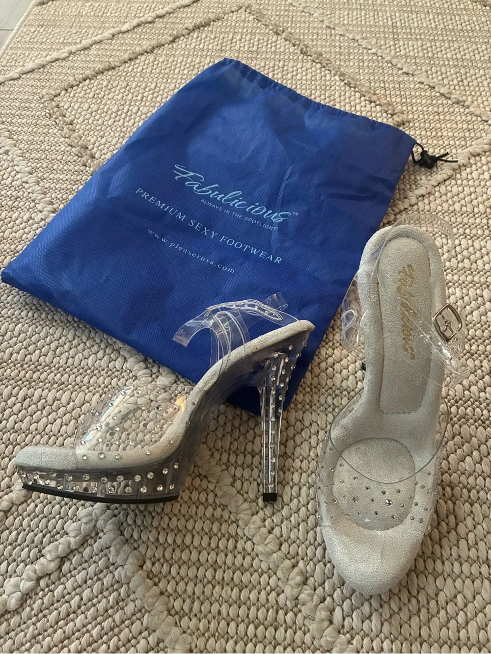 Bodybuilding competition Heels is suitable for US8 and it’s tight - Picture 1 of 7